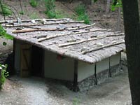 ricostruzione di una casa dell'età del bronzo